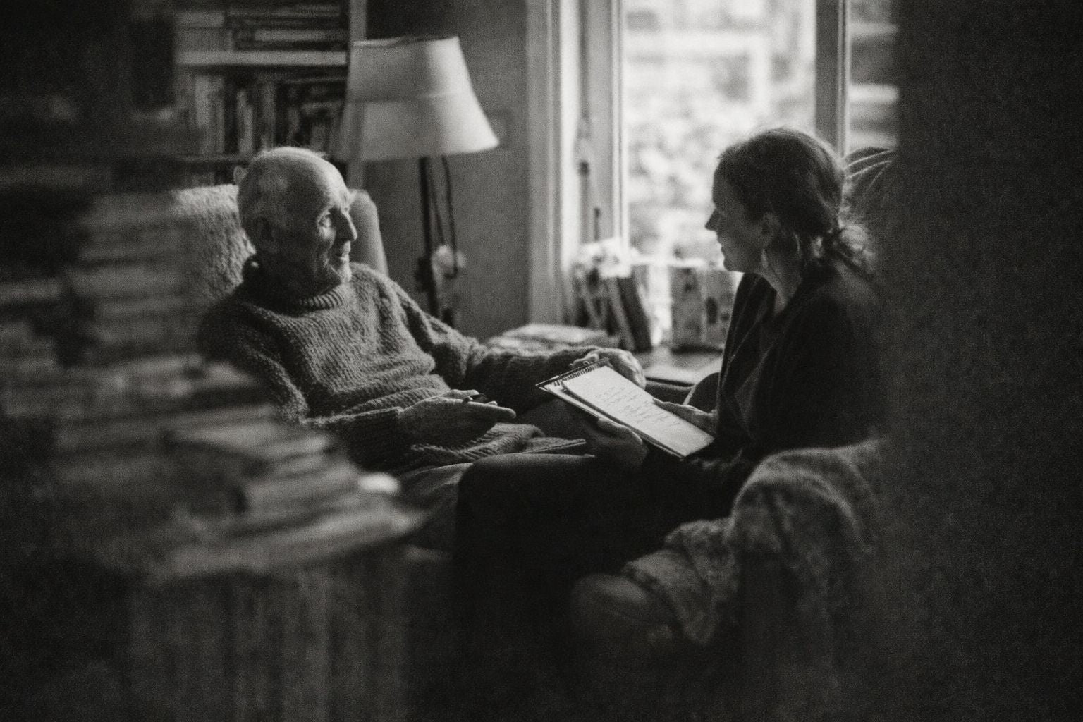 Écrire pour ne pas oublier : pourquoi la mémoire de nos aînés doit perdurer